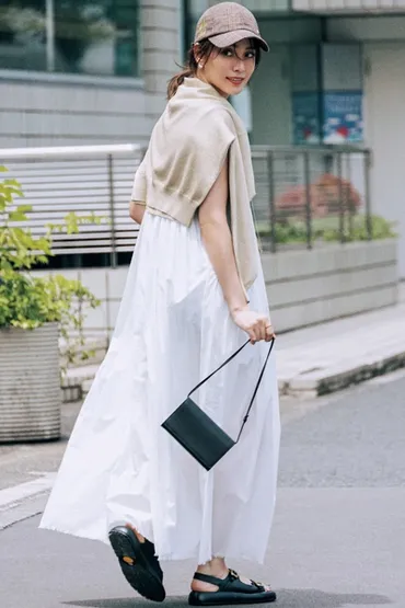 1枚も重ね着もサマになる【白ワンピースコーデ30選】きれいめ&カジュアルスタイル
