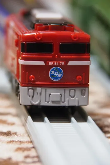 ダイソーのプチ電車で遊ぶ: 40歳を過ぎてから鉄道模型を再開するということ