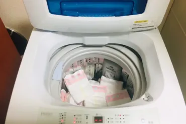 紙オムツを洗濯機で洗っちゃったらどうする？ゼリー状のポリマーは塩で落とせる！
