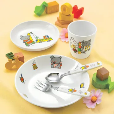 ランチプレート 31cm オーバル こぐまちゃん メラミン （ 食洗器対応 お皿 プレート 仕切り付き メラミン食器 皿 子供用食器 樹脂製 軽い  割れにくい 耐久性 楕円 キャラクター 4つ仕切り 可愛い 子ども ）: リビングート ANA Mall店