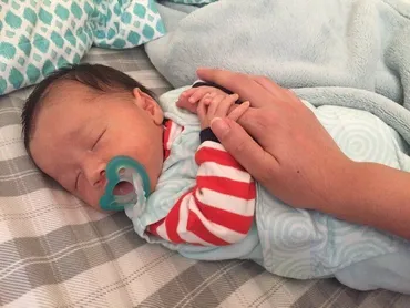 山田ローラ 悪戦苦闘中の子どもの寝かしつけ（たまひよ ONLINE）