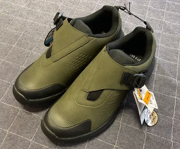 防水】ワークマンのアウトドア用「フロストハイク」が大人気！ 靴底はゴツゴツいかついのに中敷は抗菌防臭というギャップがヤバい！ 