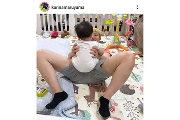 丸山桂里奈さん 子どもをあやすポーズにツッコミ続出も…子育て中の「魔法」に共感の声