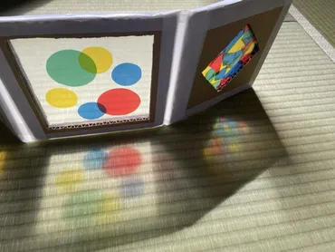 手作りおもちゃ】100均の カラーセロハン で光と色を楽しもう ...