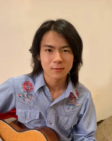 東儀典親（ちっち）ってどんな人？音楽一家の次世代アーティストに迫る！音楽とレトロファッションを愛する10代アーティスト、東儀典親（ちっち）とは