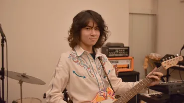 雅楽師・東儀秀樹の長男・ちっち、ギタリストデビュー！通学の ...