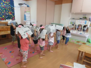 新聞紙遊びをしました😀 