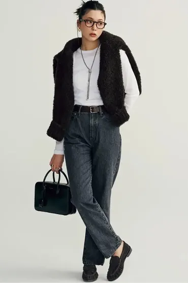 黒カーディガンコーデ22選！ おしゃれなレイヤード術やボトムスとの合わせ技 