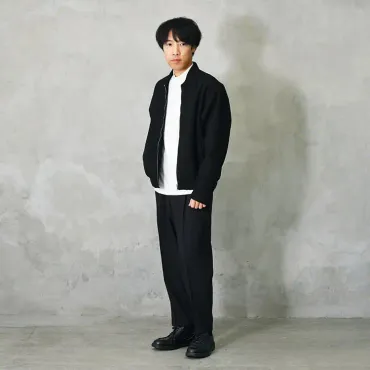 黒ワイドパンツコーデをおしゃれに着こなすには？着こなしのコツとおすすめブランドを紹介！黒ワイドパンツ：メンズ＆40代女性向け着こなし術