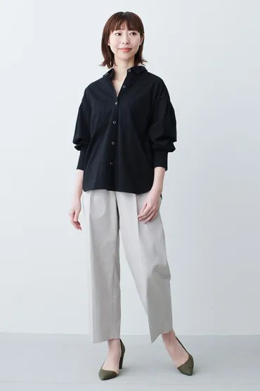 大人の黒シャツコーデ：夏も素敵に着こなせる？大人の黒シャツコーデ：夏の着こなし術