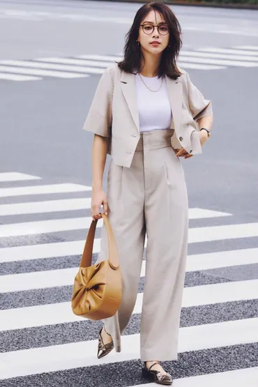 白とベージュコーデで叶える！大人の着こなし術とは？オフィス、カジュアル、シーン別着こなし術